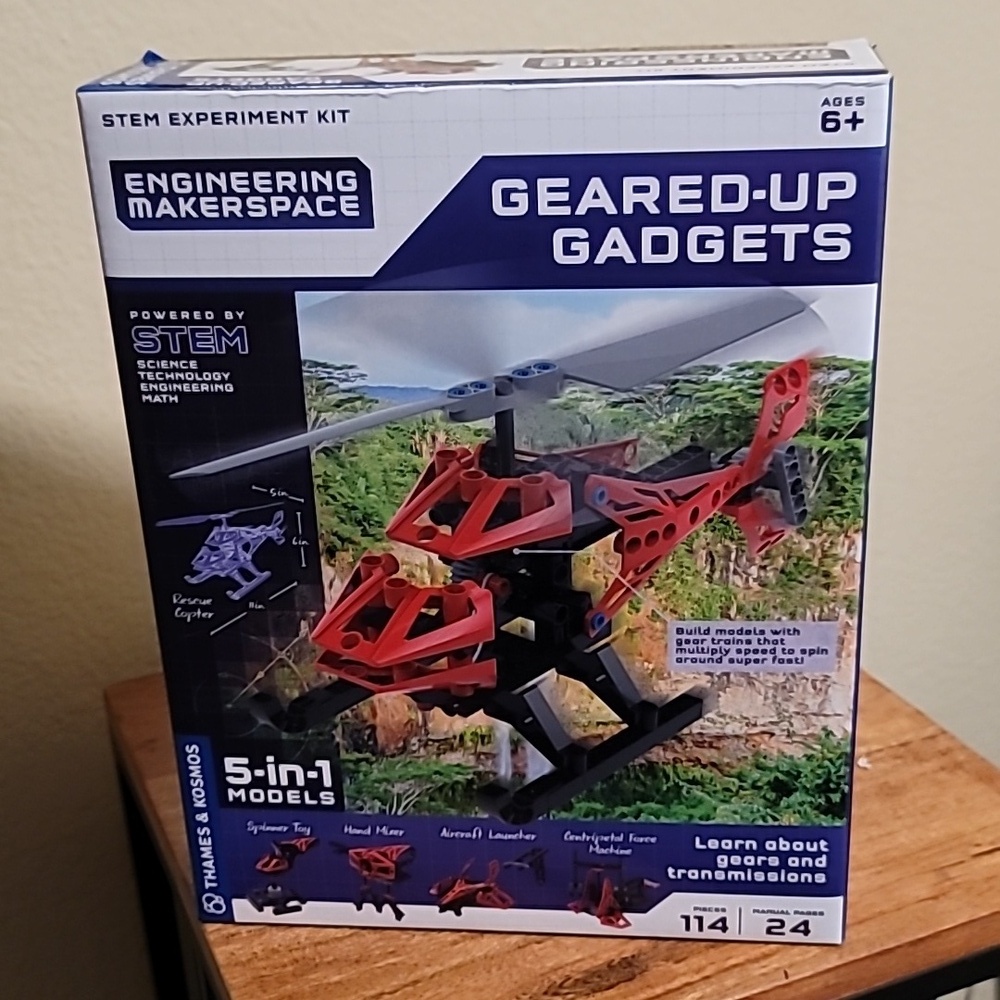 Engineering Mavericks Geared-Up Gadgets Building Set - Red and Black color